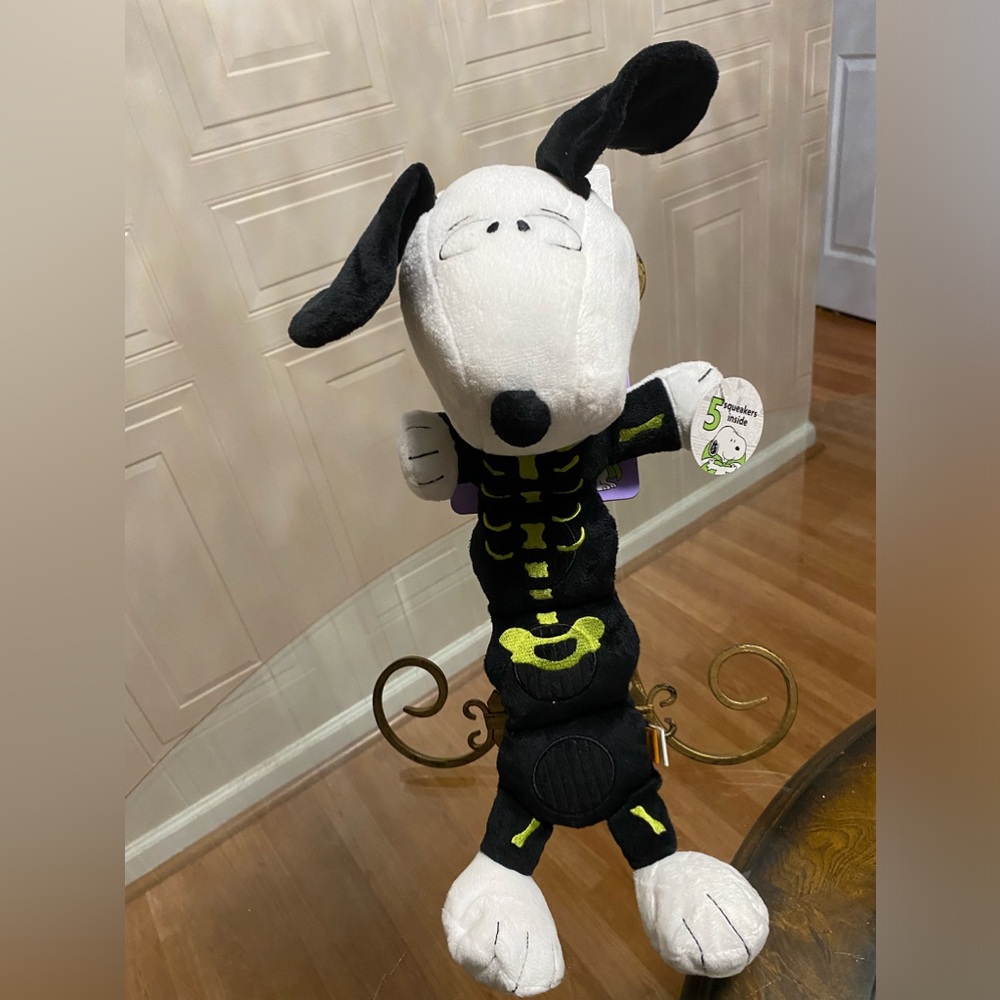 - - GMASON Peanuts ” Flat  Snoopy  Dog Toy w/5 Squeakers  Grey/Clinker New…